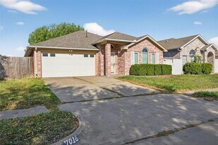 7016 Snowivy Ct in Arlington, TX - Building Photo
