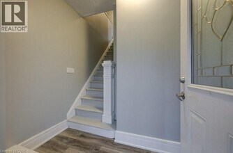 445 Vine St in Cambridge, ON - Building Photo - Building Photo