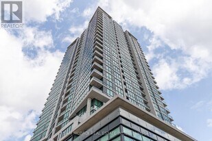3985 Grand Park Dr in Mississauga, ON - Building Photo