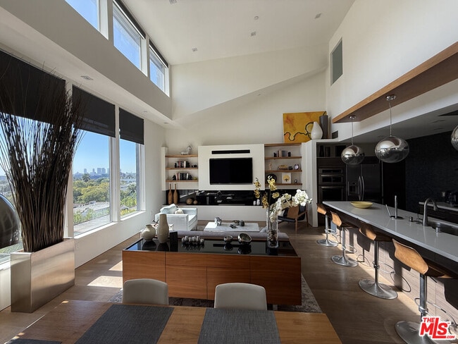 property at 1250 N Harper Ave