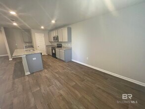 20687 Mercury Dr in Robertsdale, AL - Foto de edificio - Building Photo