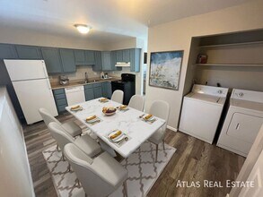 4473 E Pikes Peak Ave in Colorado Springs, CO - Foto de edificio - Building Photo