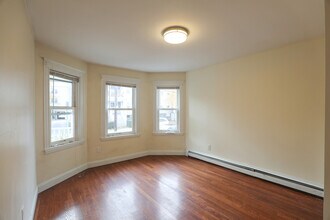 19 Claymoss Rd in Boston, MA - Foto de edificio - Building Photo