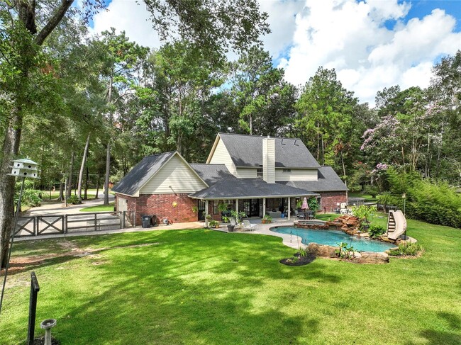 property at 415 Lago Trace Dr