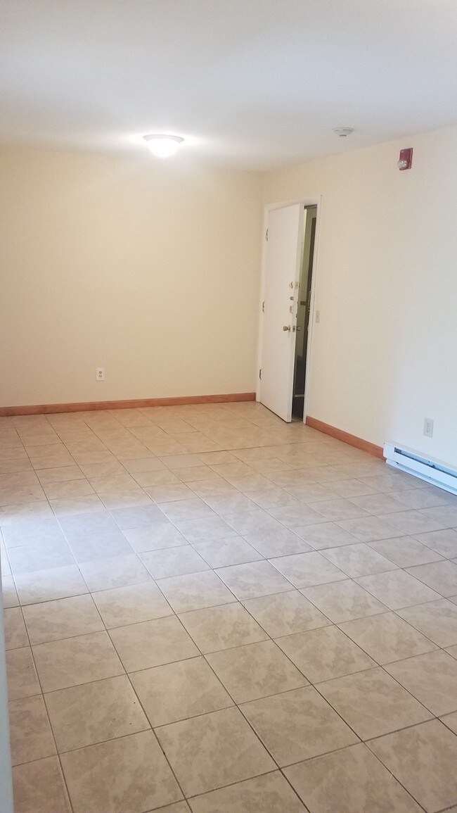 32 Cedar St Apartments and Nearby Worcester Apartments For Rent Worcester, MA