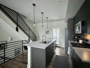 1198 S Reed Way in Lakewood, CO - Building Photo - Building Photo