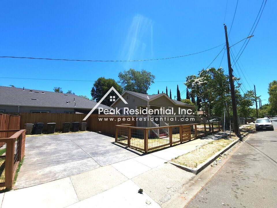 2915 San Jose Way in Sacramento, CA - Building Photo
