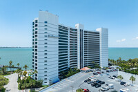 Condo on the Bay 988 in Sarasota, FL - Foto de edificio - Building Photo