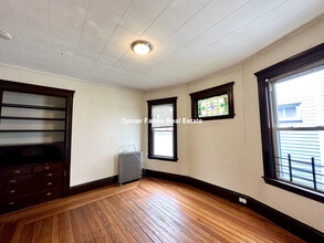 692 Columbia Rd, Unit 2 in Boston, MA - Building Photo - Building Photo