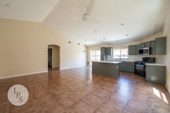 591 S Bundy Dr in Fresno, CA - Building Photo - Building Photo