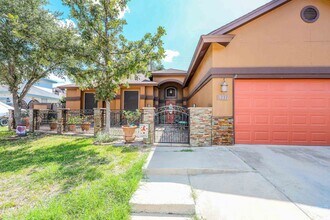 1237 Whisper Hill Dr in Laredo, TX - Building Photo - Building Photo