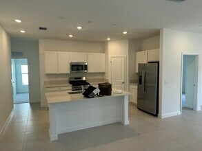 10501 NW Suncrest Lp in Port St. Lucie, FL - Building Photo - Building Photo