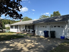 41 Heath Ave in Ocean Township, NJ - Foto de edificio - Building Photo