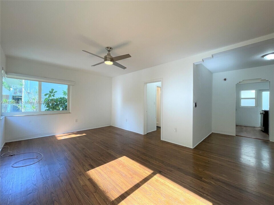 955 Bay Dr in Miami Beach, FL - Building Photo
