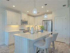 2335 Sawyers Hill Rd in Naples, FL - Building Photo