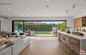 4453 Gentry Ave in Los Angeles, CA - Foto de edificio - Building Photo