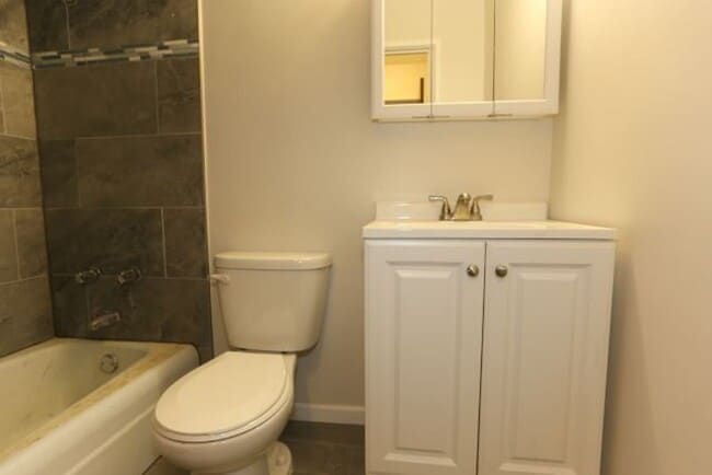 5724 N Kenmore Ave, Unit 1040-218 in Chicago, IL - Building Photo - Building Photo