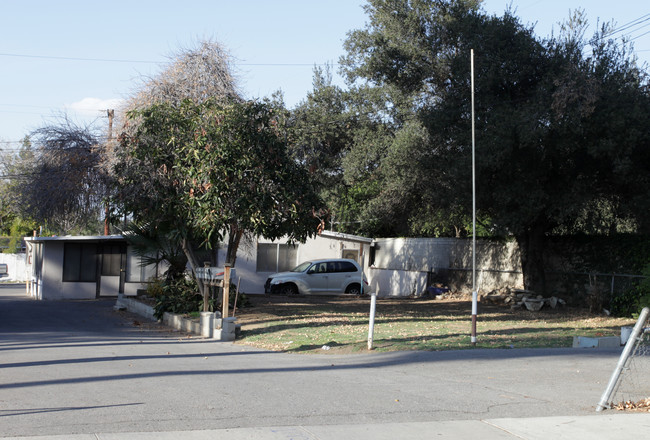 8891 Magnolia Ave in Riverside, CA - Building Photo - Building Photo