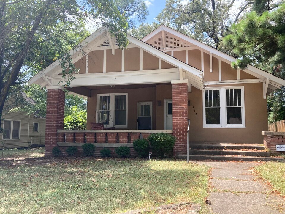 1715 Locust St in Texarkana, AR - Building Photo