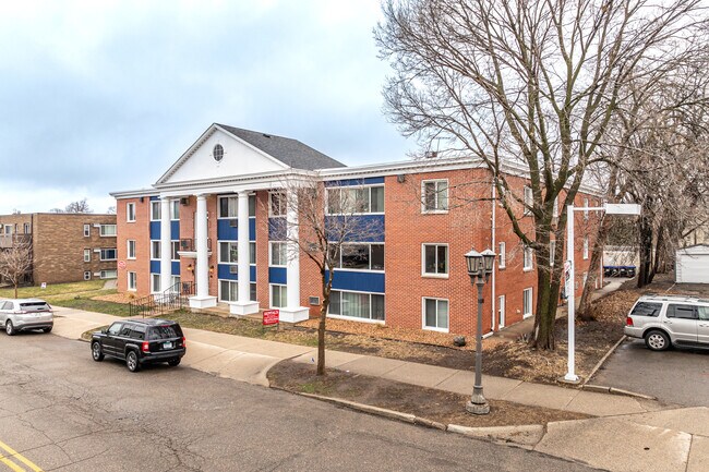 Grand Place Apartments