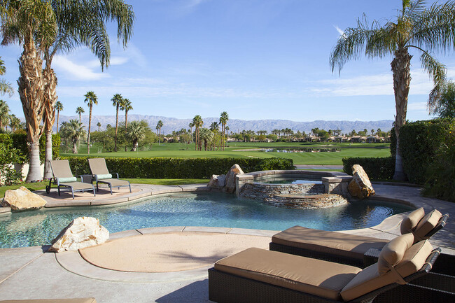 79702 Mission Dr E in La Quinta, CA - Foto de edificio - Building Photo