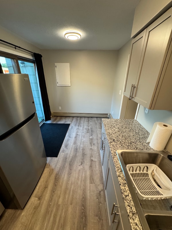 1640-8 1/2 8 1/2 St SE