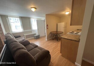 5 Irving St in Albany, NY - Building Photo - Building Photo