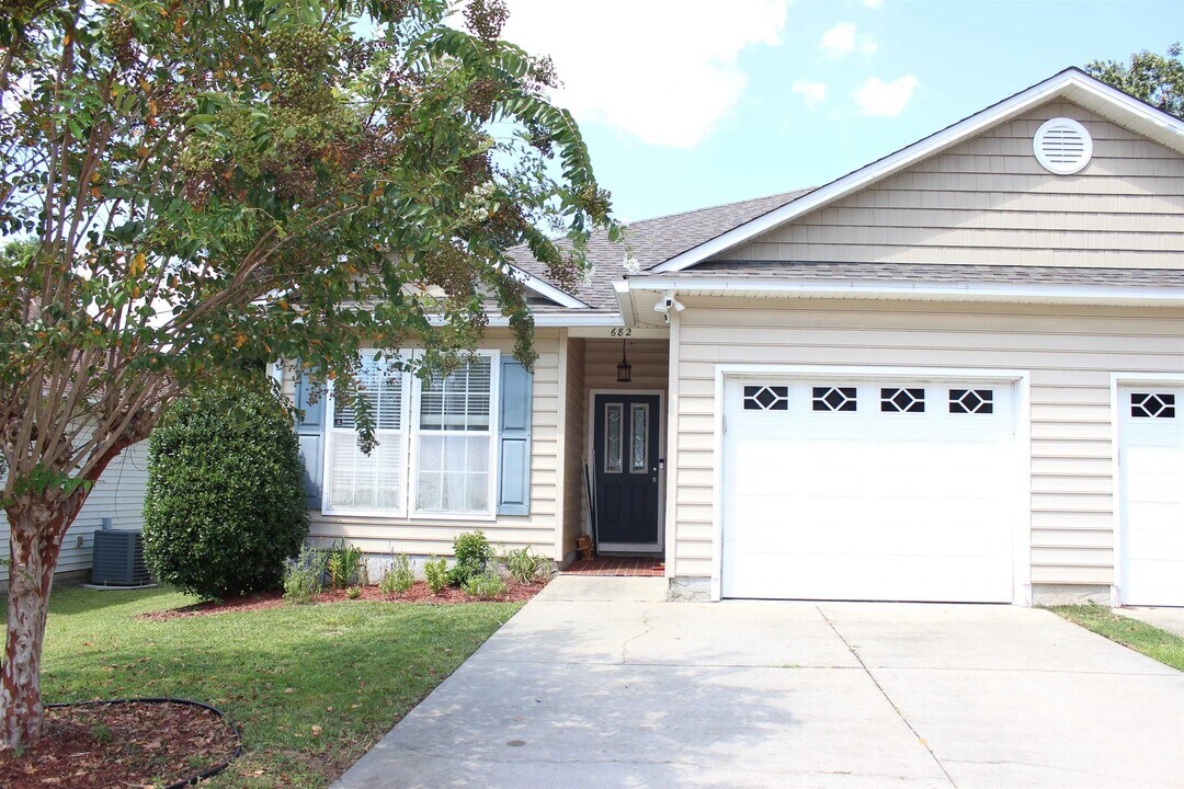 682 Brooke Hampton Dr in Tallahassee, FL - Building Photo