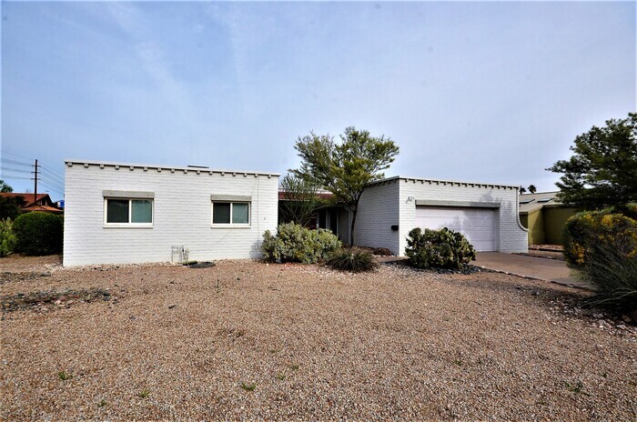 3301 S Terrace Rd in Tempe, AZ - Building Photo