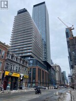 501 Yonge St in Toronto, ON - Building Photo