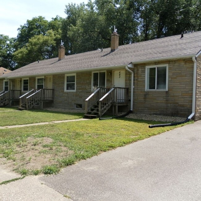 property at 643-647 Ripley Ave