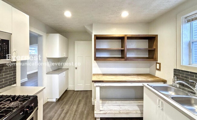 1098 E 17th Ave in Columbus, OH - Building Photo - Building Photo