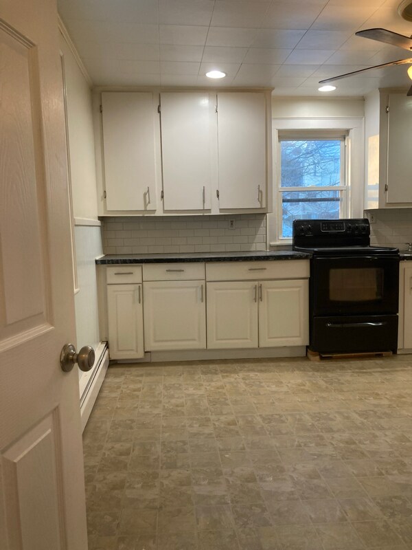 28 1/2 Grove St in Salem, MA - Building Photo - Building Photo