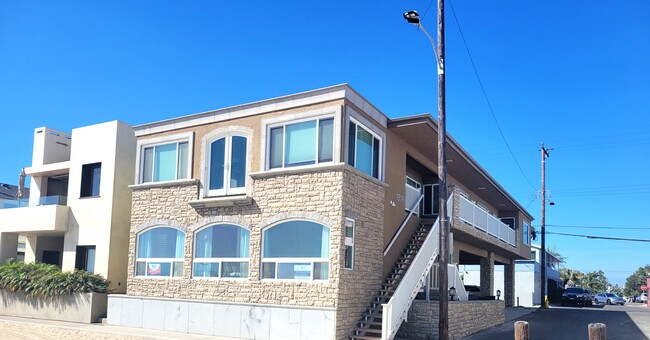 1319 E Seal Way, Unit B in Seal Beach, CA - Building Photo - Building Photo