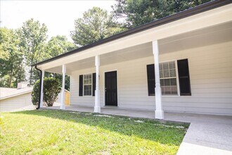 4365 Coopers Creek Dr SE in Smyrna, GA - Building Photo - Building Photo