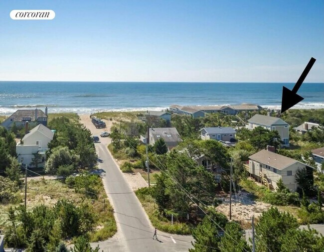35 Shore Rd in Amagansett, NY - Foto de edificio - Building Photo