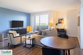 200 NE 1st Ave in Pompano Beach, FL - Building Photo - Building Photo