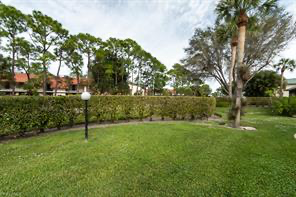 600 Valley Stream Dr in Naples, FL - Building Photo - Building Photo