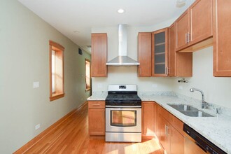 2448 N Campbell Ave, Unit M07H in Chicago, IL - Building Photo - Building Photo