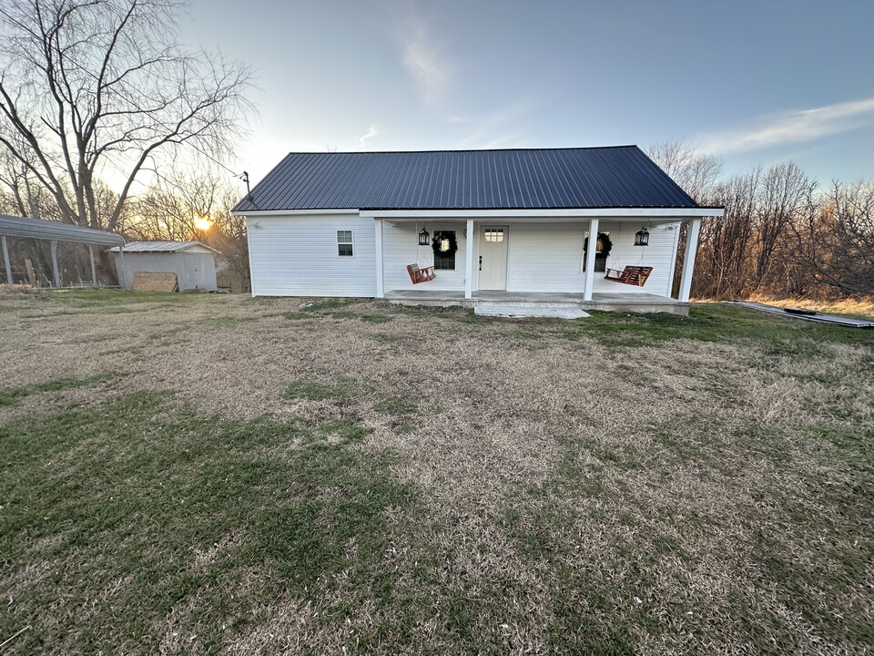 156 California Rd in Church Hill, TN - Building Photo