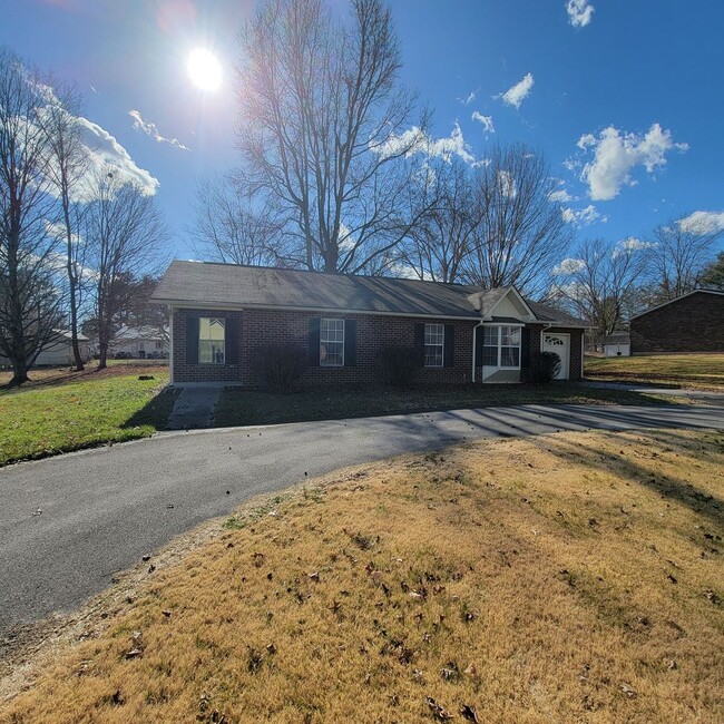 1535 Garden Ln in Cookeville, TN - Building Photo - Building Photo