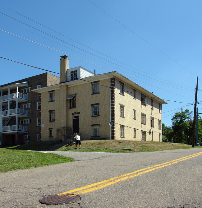 1803 Fulton Dr NW in Canton, OH - Building Photo - Building Photo