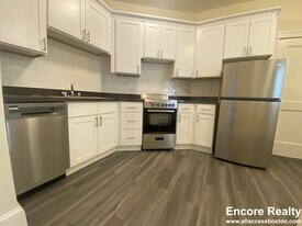 1595 Beacon St, Unit 3 in Brookline, MA - Building Photo