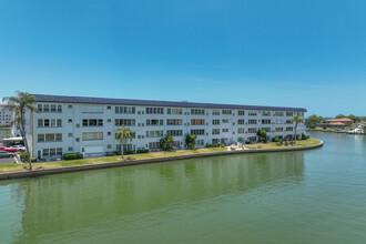 Ivanhoe House in Gulfport, FL - Building Photo - Building Photo