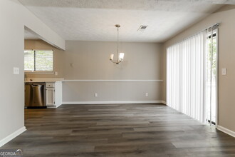 5177 Aberdeen Ct NW in Lilburn, GA - Foto de edificio - Building Photo