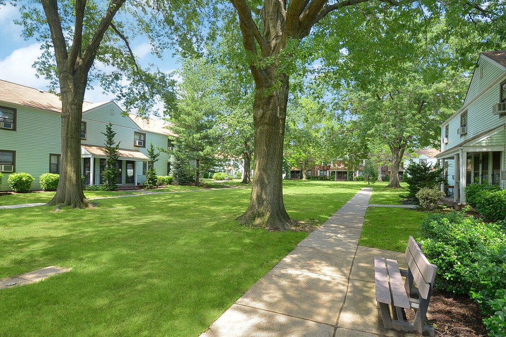 Brookchester Apartments New Milford, NJ Apartments