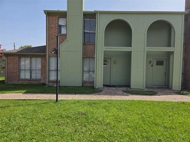 property at 11547 S Kirkwood Rd