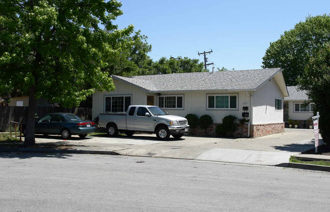 1076-1078 Dodge Dr in Redwood City, CA - Building Photo