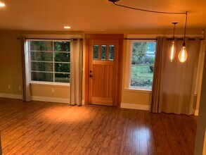 127 Knoop Ln in Eugene, OR - Building Photo - Building Photo