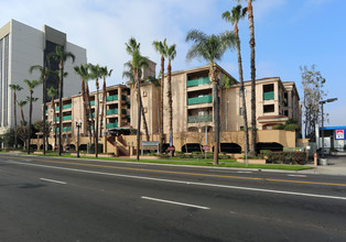 BROADWAY PLAZA in Santa Ana, CA - Building Photo - Building Photo